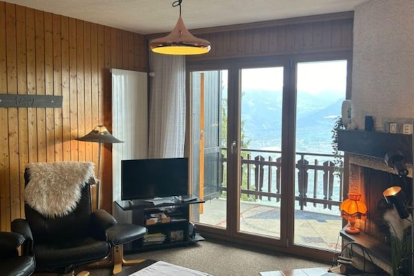 Foto van Appartement met uitzicht op de bergen in Veysonnaz - LivingRoom
