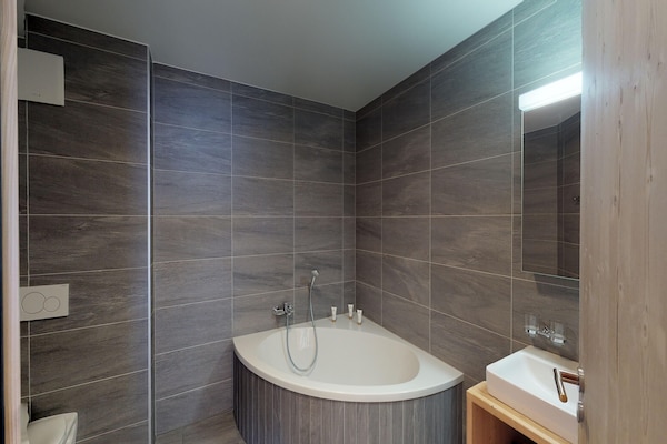 Foto van Appartement met uitzicht op de bergen in Veysonnaz - BathRoom