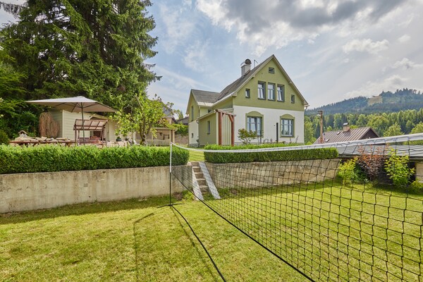Foto van Villa in Jablonec met Sauna & Bubbelbad - Vakantiehuis in Albrechtice v Jizerských horách - GardenSummer