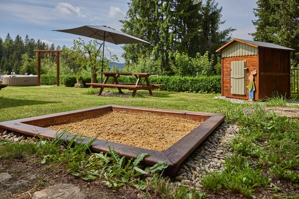 Foto van Villa in Jablonec met Sauna & Bubbelbad - Vakantiehuis in Albrechtice v Jizerských horách - GardenSummer