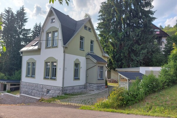 Foto van Villa in Jablonec met Sauna & Bubbelbad - Vakantiehuis in Albrechtice v Jizerských horách - Outdoor