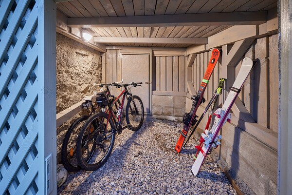 Foto van Villa in Jablonec met Sauna & Bubbelbad - Vakantiehuis in Albrechtice v Jizerských horách - Garage