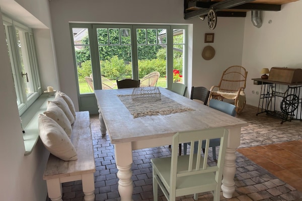 Foto van Vakantiehuis Knežice bij Jested Ski - Vakantiehuis in Jablonné V Podjestedí - DiningRoom