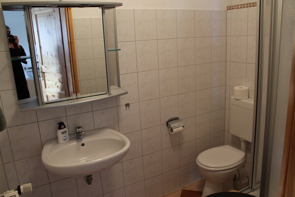 Foto van Prachtig vakantiehuis in Dargun met zwembad - Vakantiehuis in Barlin - BathRoom