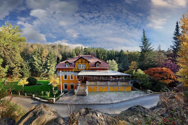 Foto van Villa Rotschoenberg im Tal der Freiberger Mulde - Vakantiehuis in Großschirma - ExteriorSummer