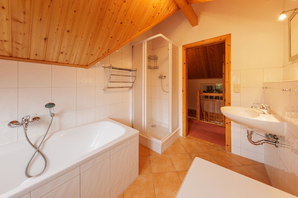 Foto van Appartement in Rheinsberg met eigen aanlegsteiger - Vakantiehuis in Rheinsberg - BathRoom
