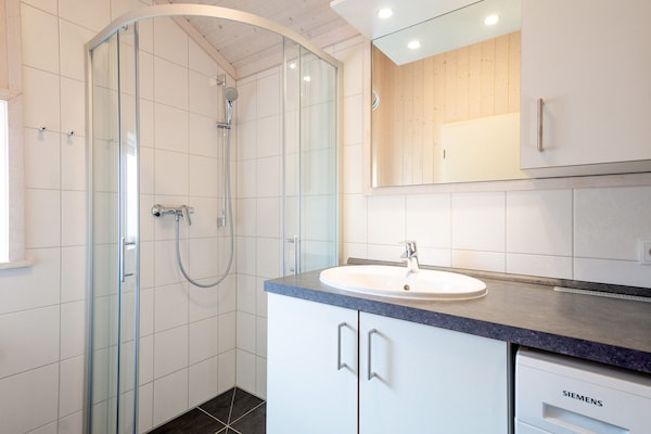 Foto van 6-gasten Scandinavische kustverblijf - Vakantiehuis in Großenbrode - BathRoom