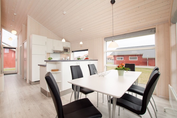 Foto van 6-gasten Scandinavische kustverblijf - Vakantiehuis in Großenbrode - DiningRoom