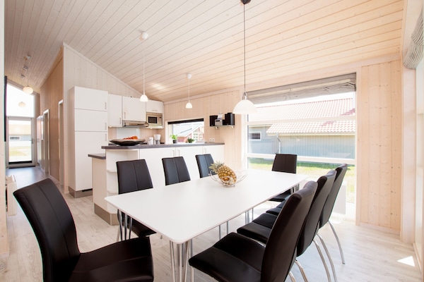 Foto van Familielodge voor 8 personen met sauna - Vakantiehuis in Großenbrode - DiningRoom
