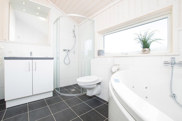 Foto van Grobenbrode Escape voor 10 - Vakantiehuis in Großenbrode - BathRoom