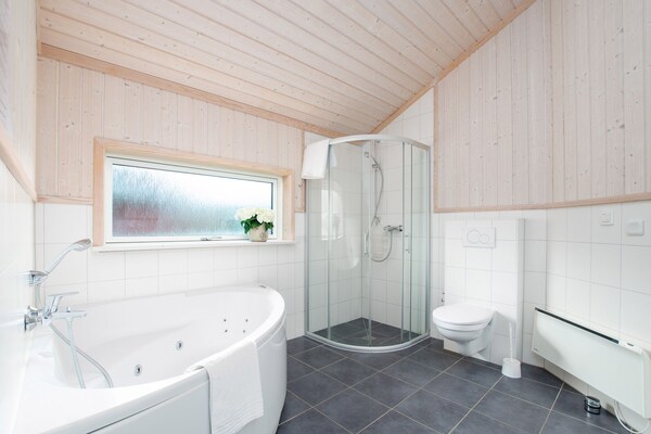 Foto van Deluxe Coastal Lodge met sauna - Vakantiehuis in Großenbrode - BathRoom