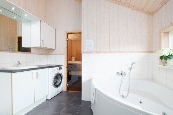 Foto van Deluxe Coastal Lodge met sauna - Vakantiehuis in Großenbrode - HouseInfo_Alarm