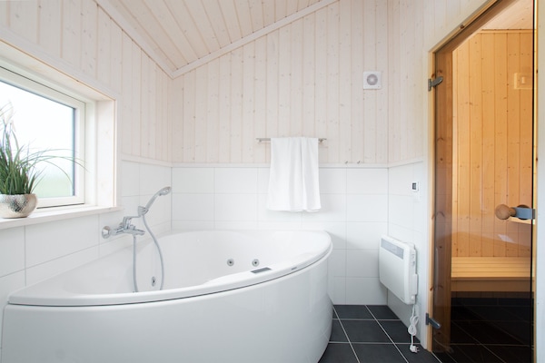 Foto van Familielodge voor 10 personen met sauna - Vakantiehuis in Großenbrode - BathRoom