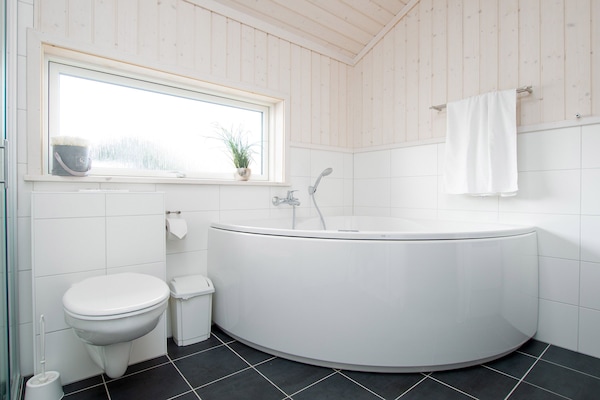 Foto van Familielodge voor 10 personen met sauna - Vakantiehuis in Großenbrode - BathRoom