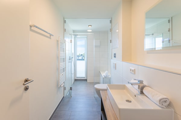 Foto van Luxe appartement met zeezicht - Vakantiehuis in Nordstrand - BathRoom