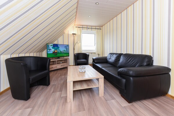 Foto van Groot vakantieappartement op de zolder, Bensersiel - LivingRoom