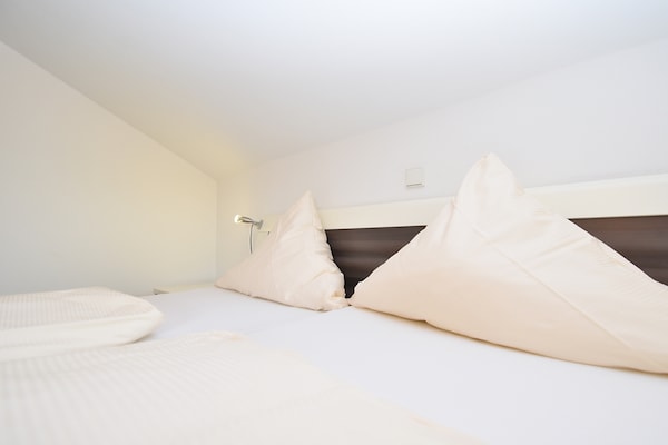 Foto van 2 aparte appartementen met balkon aan de skipiste - Vakantiehuis in Willingen - BedRoom