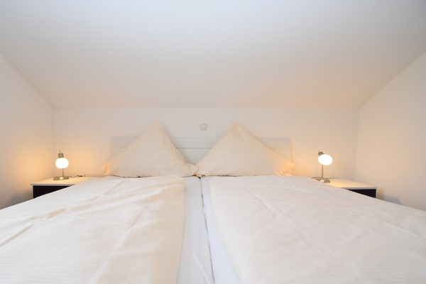 Foto van 2 aparte appartementen met balkon aan de skipiste - Vakantiehuis in Willingen - BedRoom