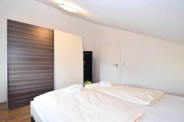 Foto van 2 aparte appartementen met balkon aan de skipiste - Vakantiehuis in Willingen - BedRoom