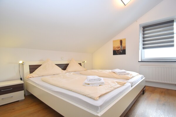 Foto van 2 aparte appartementen met balkon aan de skipiste - Vakantiehuis in Willingen - BedRoom