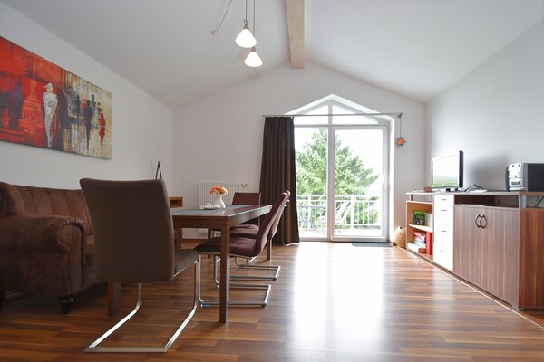 Foto van 2 aparte appartementen met balkon aan de skipiste - Vakantiehuis in Willingen - LivingRoom