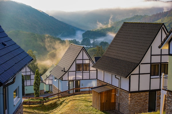 Foto van Gezellige Eifel-ontsnapping met zwembad - Vakantiehuis in Heimbach - ExteriorSummer