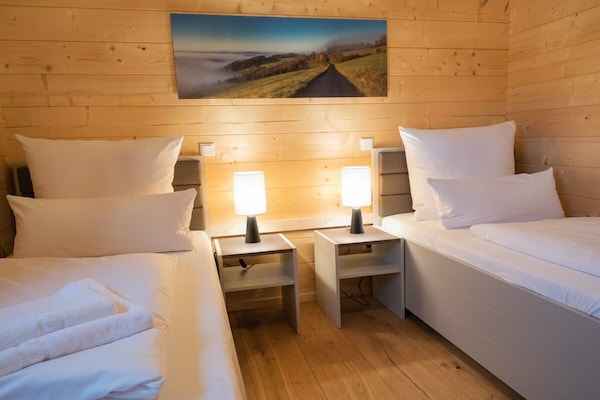 Foto van 50 - Bungalow Chalet Joscha - Vakantiehuis in Daun - Untagged