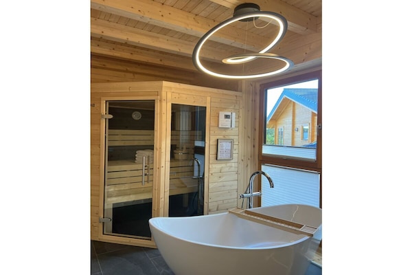 Foto van 50 - Bungalow Chalet Joscha - Vakantiehuis in Daun - Untagged