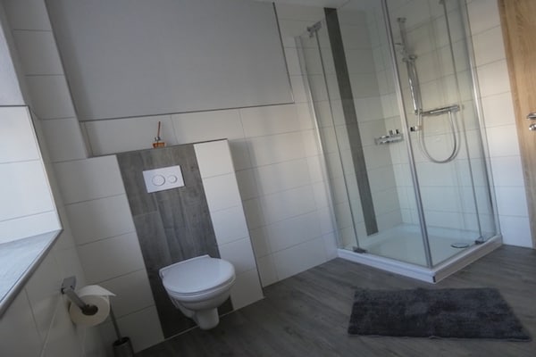 Foto van Neuendorf Hillside Haven - Vakantiehuis in Neuendorf - BathRoom