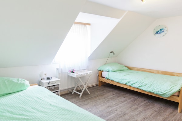 Foto van 8-pers. vakantiehuis op steenworp van Moezel - Vakantiehuis in Briedel - BedRoom