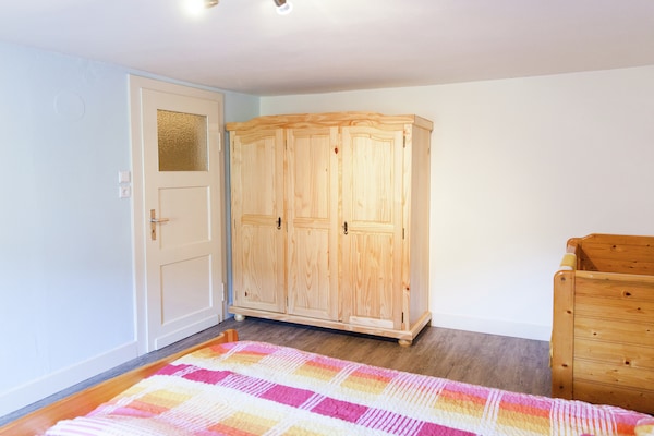 Foto van 8-pers. vakantiehuis op steenworp van Moezel - Vakantiehuis in Briedel - BedRoom