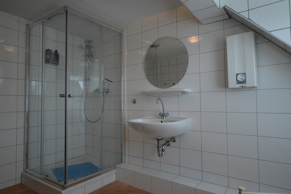 Foto van 8-pers. vakantiehuis op steenworp van Moezel - Vakantiehuis in Briedel - BathRoom