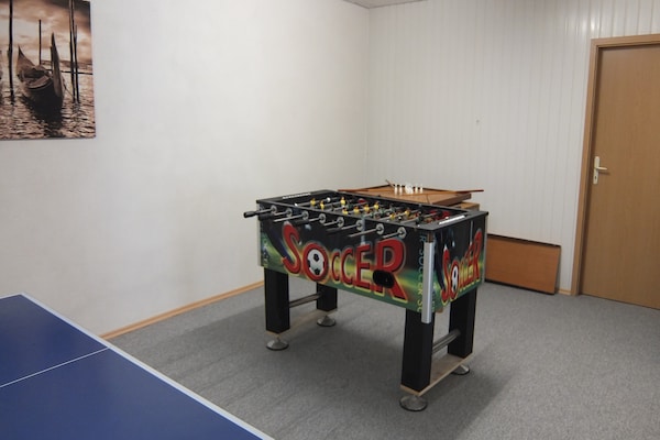 Foto van 8-pers. vakantiehuis op steenworp van Moezel - Vakantiehuis in Briedel - RecreationRoom
