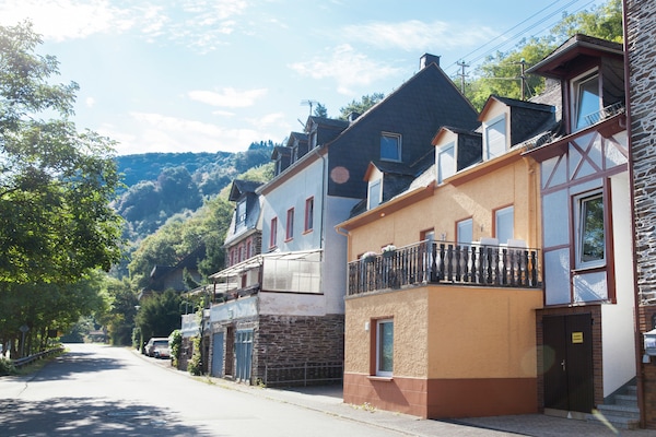 Foto van 8-pers. vakantiehuis op steenworp van Moezel - Vakantiehuis in Briedel - ExteriorSummer
