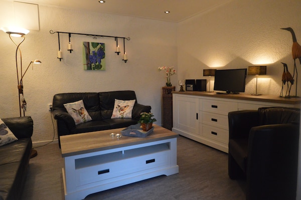 Foto van 8-pers. vakantiehuis op steenworp van Moezel - Vakantiehuis in Briedel - LivingRoom
