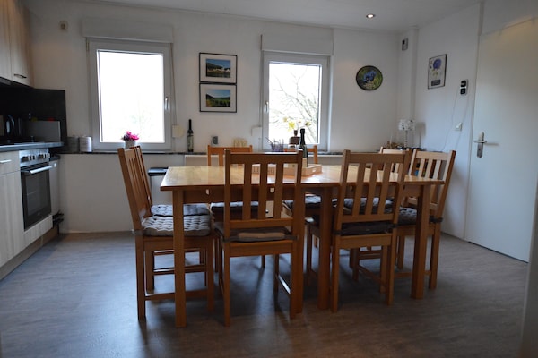 Foto van 8-pers. vakantiehuis op steenworp van Moezel - Vakantiehuis in Briedel - DiningRoom