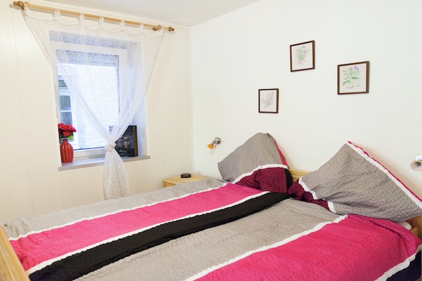Foto van 8-pers. vakantiehuis op steenworp van Moezel - Vakantiehuis in Briedel - BedRoom