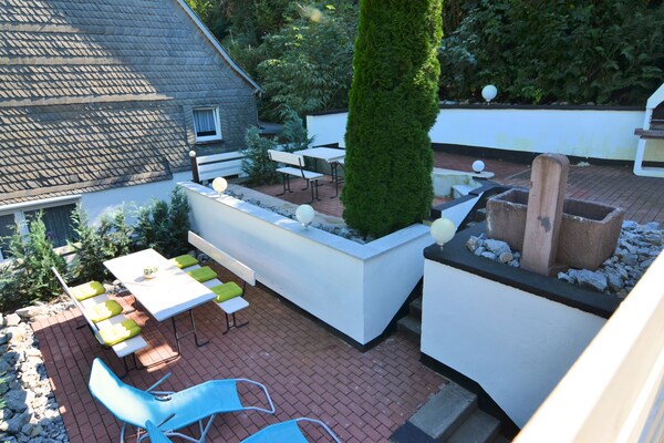 Foto van Chalet in Schmallenberg vlakbij Winterberg Ski - Vakantiehuis in Schmallenberg-Oberkirchen - TerraceBalcony