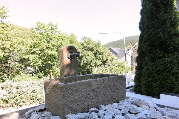 Foto van Chalet in Schmallenberg vlakbij Winterberg Ski - Vakantiehuis in Schmallenberg-Oberkirchen - TerraceBalcony