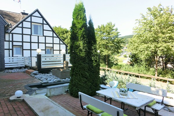 Foto van Chalet in Schmallenberg vlakbij Winterberg Ski - Vakantiehuis in Schmallenberg-Oberkirchen - TerraceBalcony