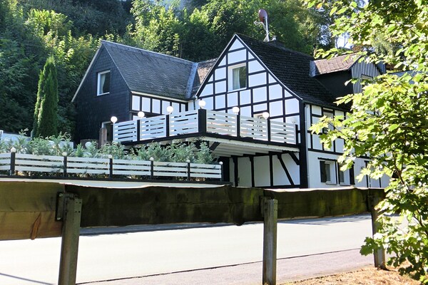 Foto van Chalet in Schmallenberg vlakbij Winterberg Ski - Vakantiehuis in Schmallenberg-Oberkirchen - ExteriorSummer