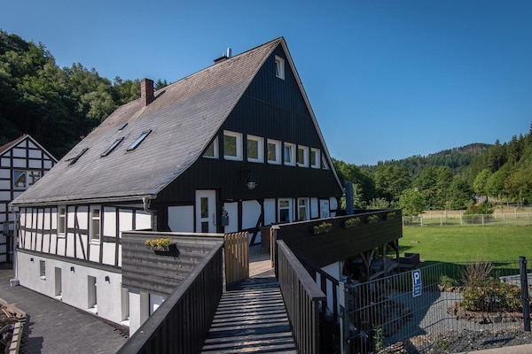 Foto van Luxe vakantiehuis nabij Winterberg - Vakantiehuis in Winterberg - ExteriorSummer