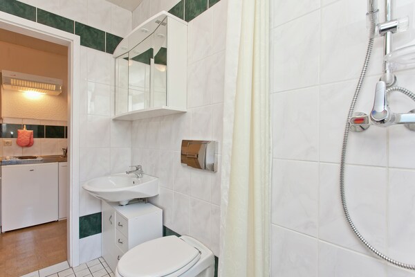 Foto van Ruim verblijf nabij wandelpaden - Vakantiehuis in Heubach - BathRoom