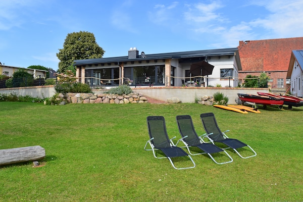 Foto van Vakantieappartement met eigen toegang tot het meer en een aanlegsteiger. - ExteriorSummer