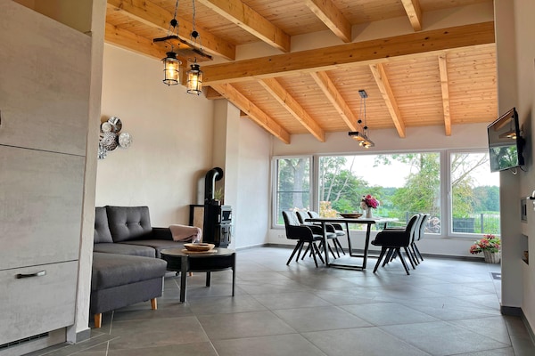 Foto van Vakantieappartement met eigen toegang tot het meer en een aanlegsteiger. - LivingRoom
