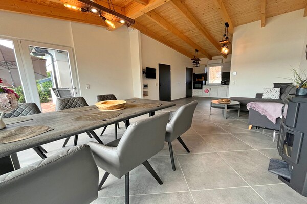 Foto van Vakantieappartement met eigen toegang tot het meer en een aanlegsteiger. - LivingRoom