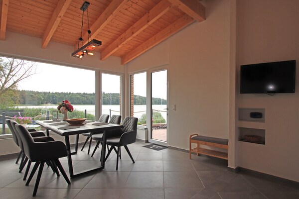 Foto van Vakantieappartement met eigen toegang tot het meer en een aanlegsteiger. - DiningRoom