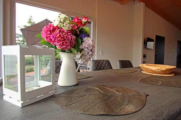 Foto van Vakantieappartement met eigen toegang tot het meer en een aanlegsteiger. - DiningRoom