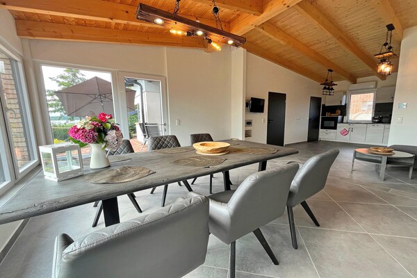 Foto van Vakantieappartement met eigen toegang tot het meer en een aanlegsteiger. - DiningRoom