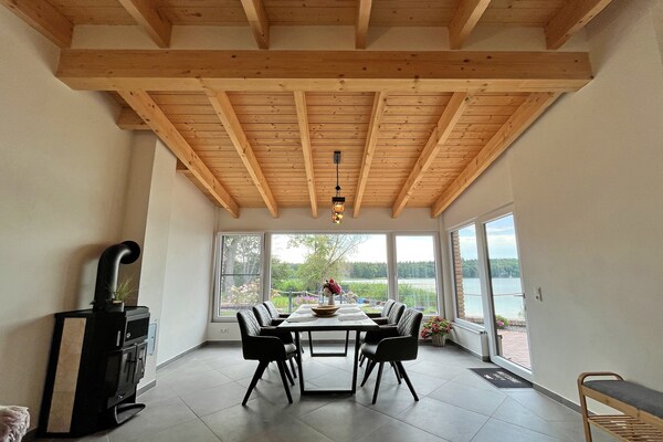 Foto van Vakantieappartement met eigen toegang tot het meer en een aanlegsteiger. - Kitchen